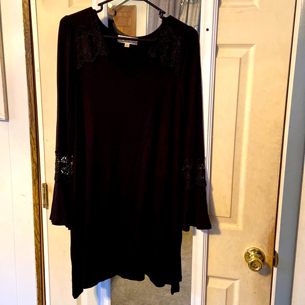 Lacey Black Top! Can be worn as either a dress or with leggings!